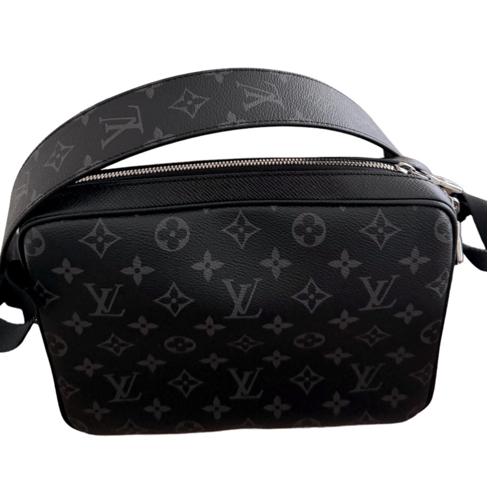 NWOT Louis Vuitton Black Taigarama & Monogram Eclipse Canvas Outdoor Messenger